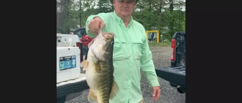 Рыболов из Джорджии поймал гигантского косяка окуня, установив рекорд штата